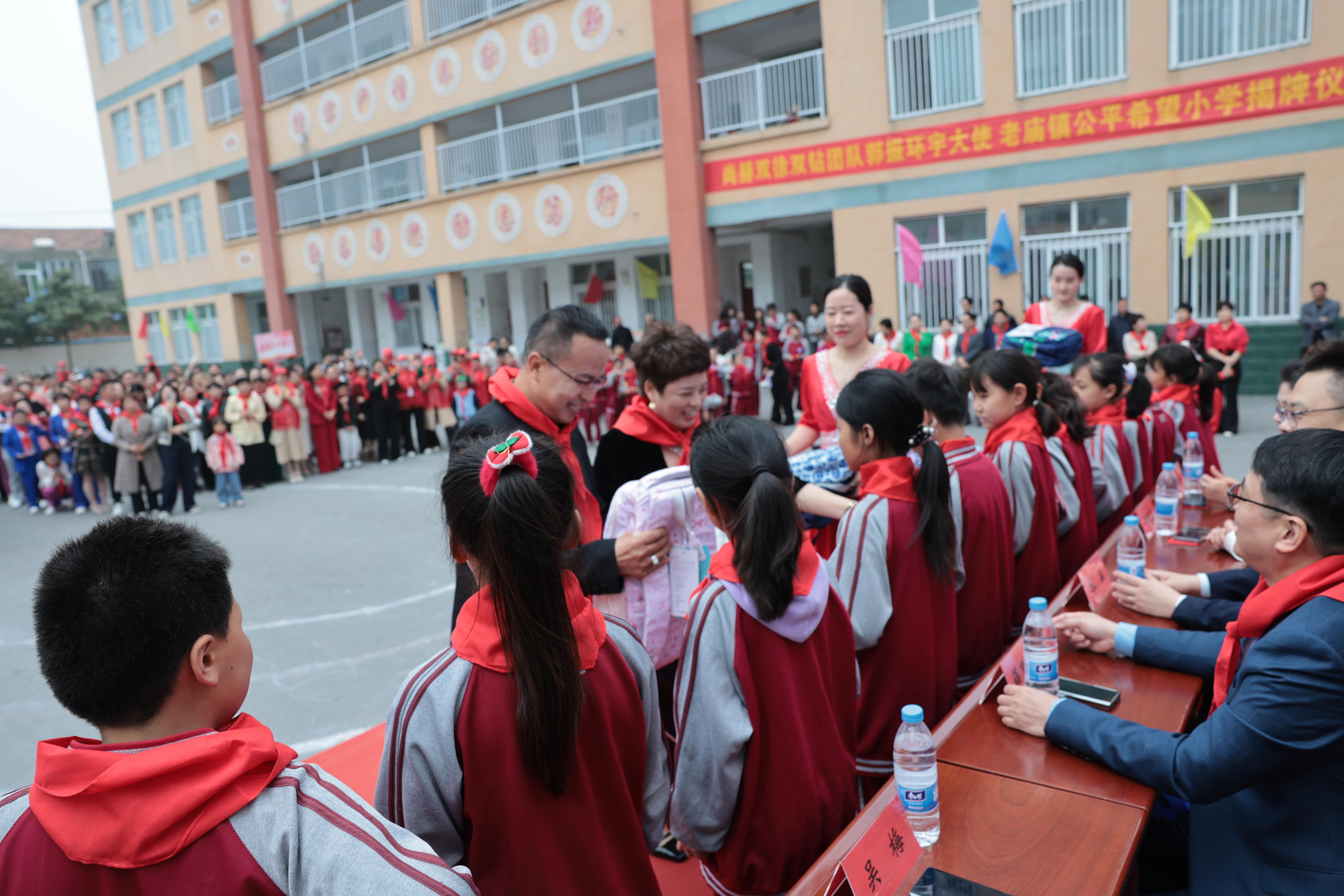 在爱意的“双向奔赴”中丨第249所大江平台-大江(中国)一站式服务平台
公益学校揭牌