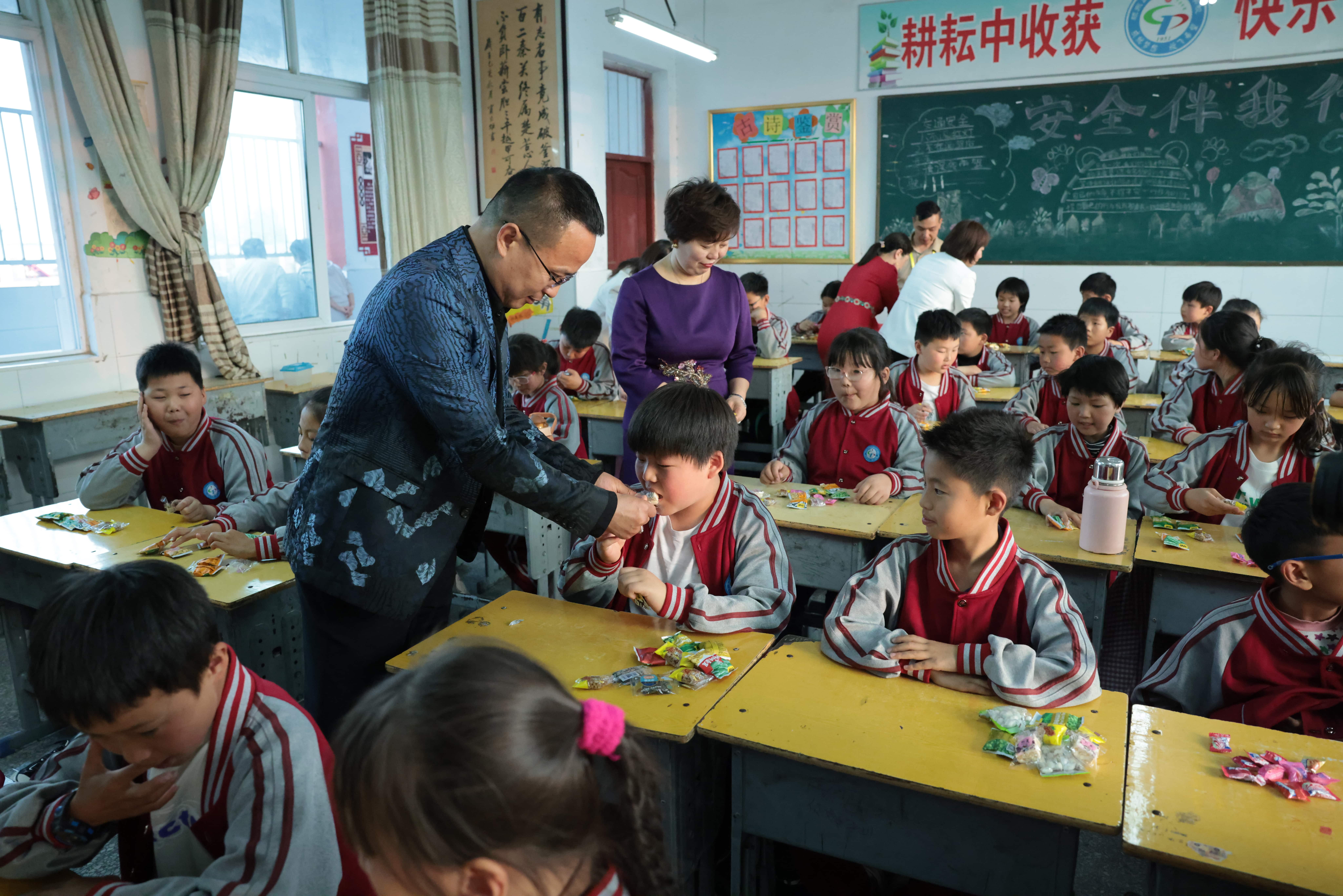 在爱意的“双向奔赴”中丨第249所大江平台-大江(中国)一站式服务平台
公益学校揭牌