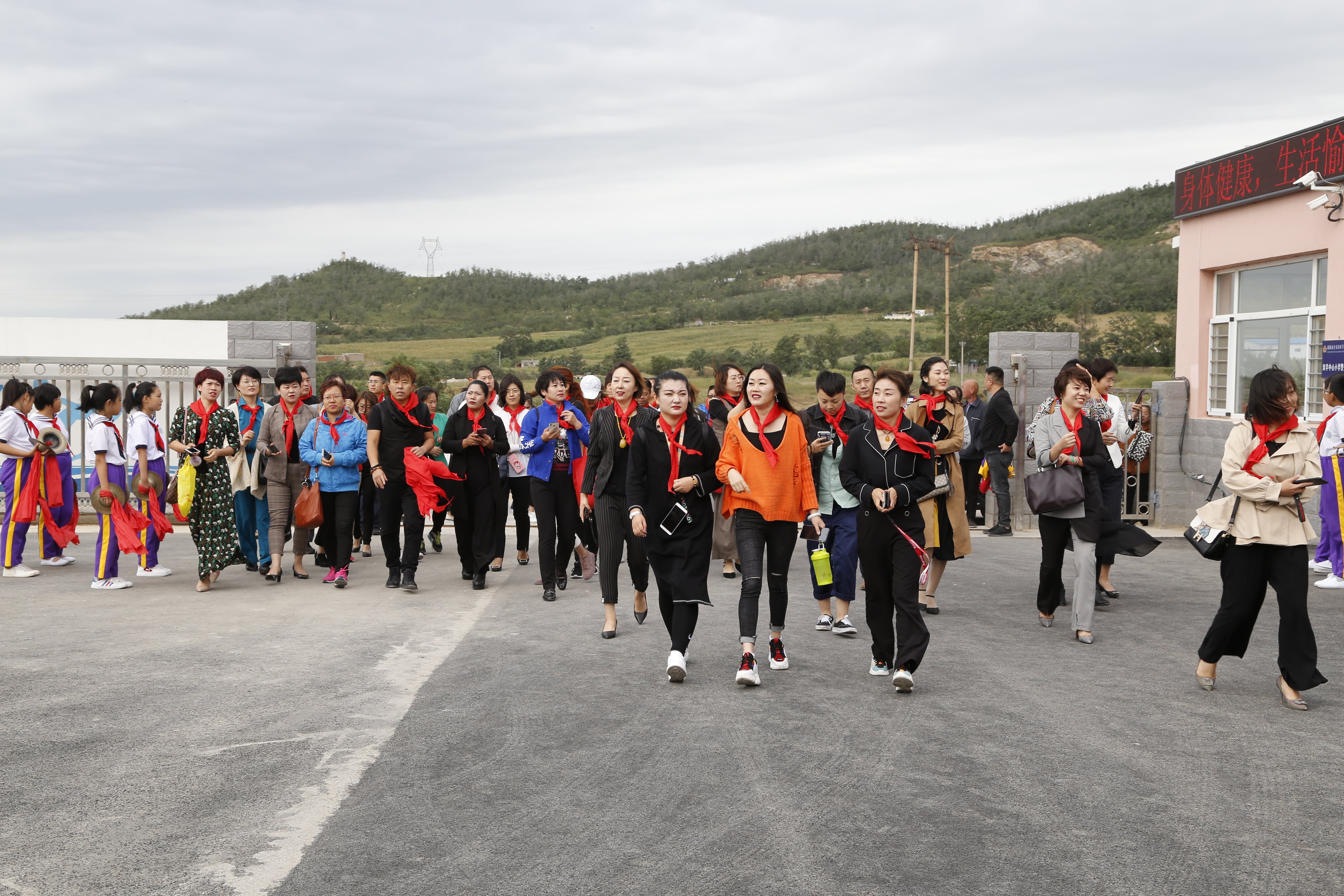 第163所 凌海市双羊镇大江平台-大江(中国)一站式服务平台
孙翔宇小学